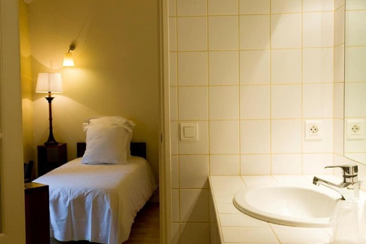 Room 12 of 34