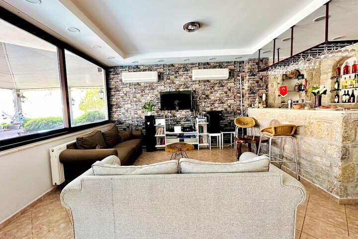 Lounge 48 of 55