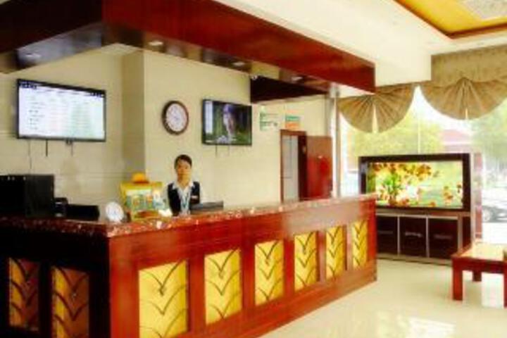 Hero Image 1 of 34