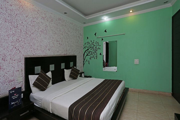 Room 15 of 22