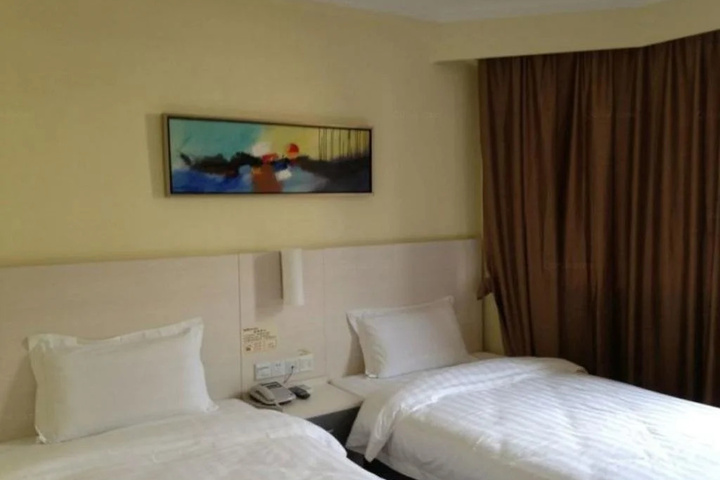 Room 7 of 8
