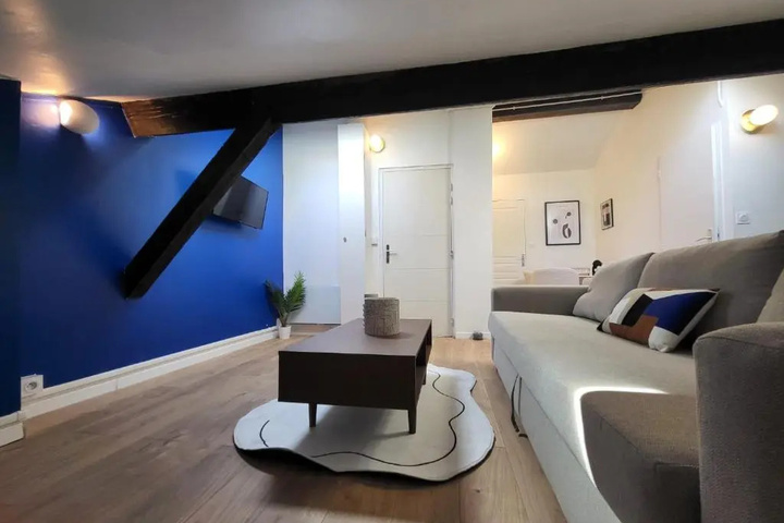 Room 7 of 10