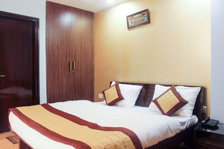 Room 17 of 36