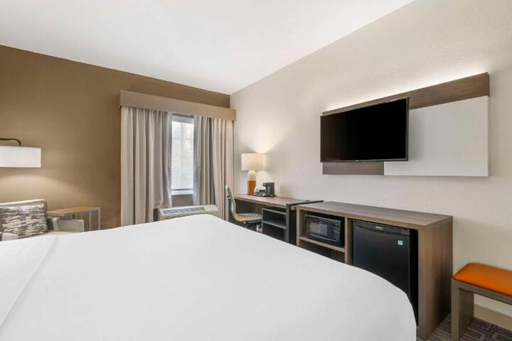 1 King Bed (9 of 22)