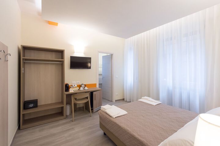Room 6 of 34