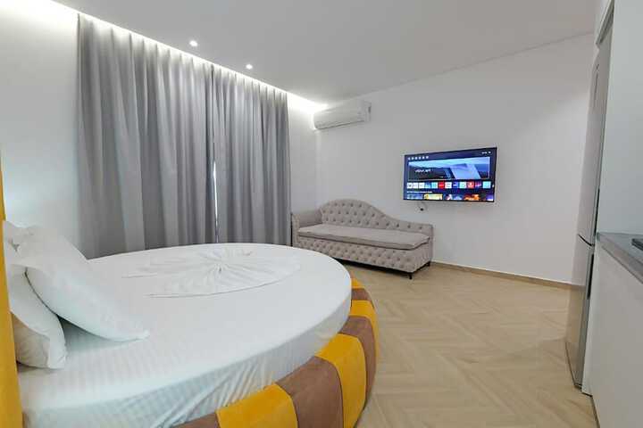 Room 52 of 141