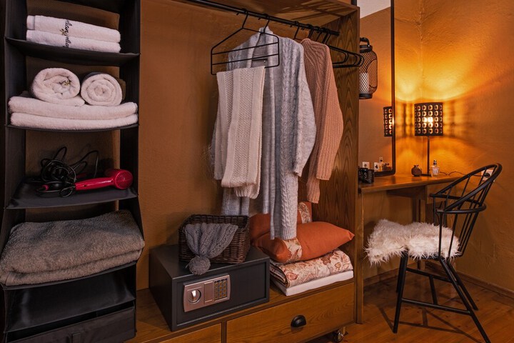 Room 5 of 80
