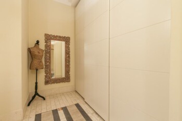 Ballroom/Hall 10 of 32