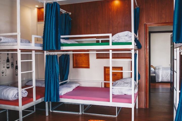 Room 10 of 34