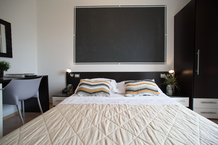 Room 12 of 22