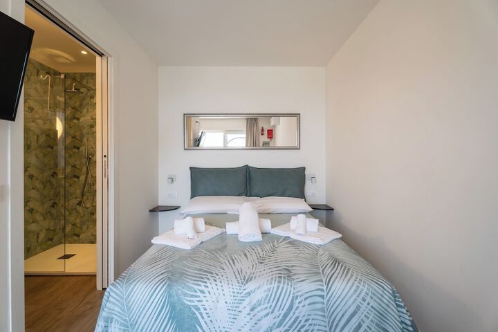 Room 10 of 74