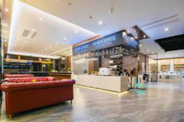 James Joyce Coffetel (Puer,high-speed rail station hotel ）