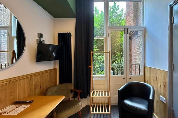 Room 44 of 64
