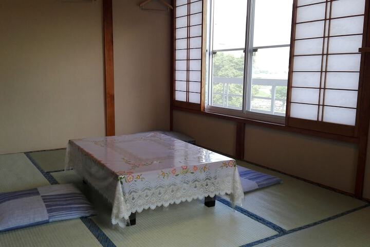 Room 13 of 31