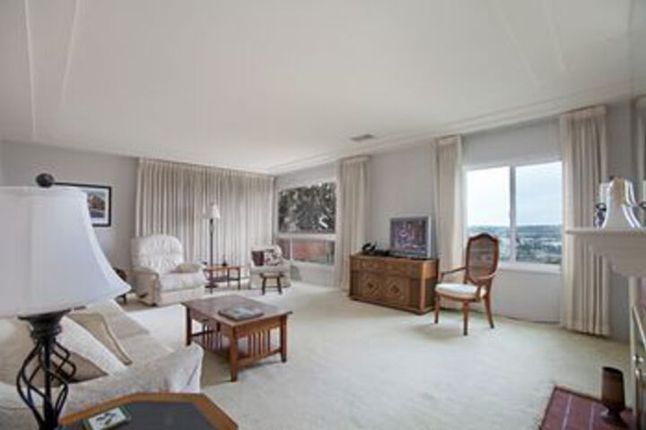 Room 14 of 27