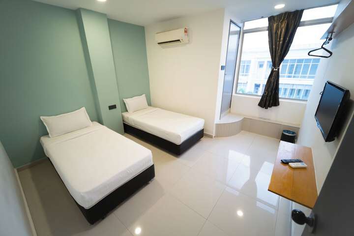 Room 9 of 35