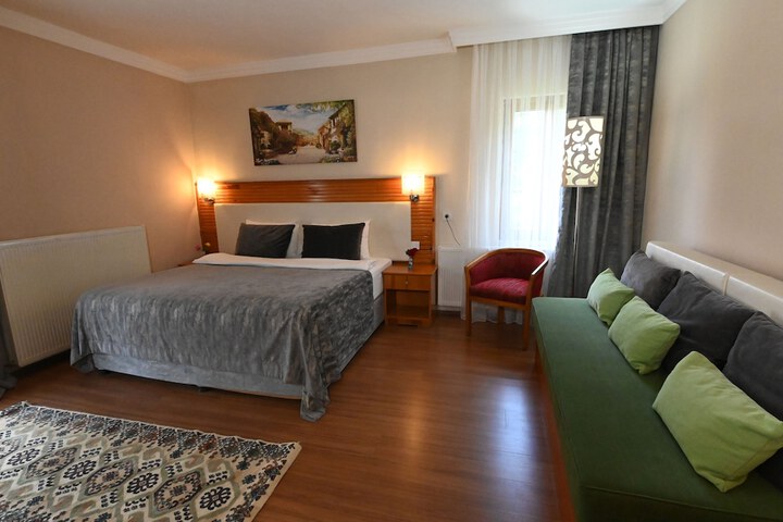 Room 6 of 227