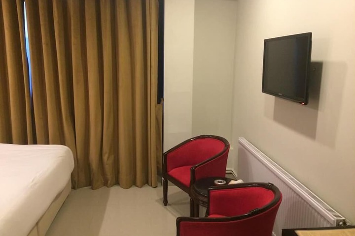 Room 30 of 69