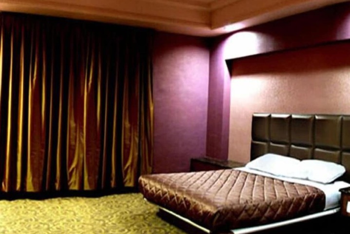 Room 2 of 4