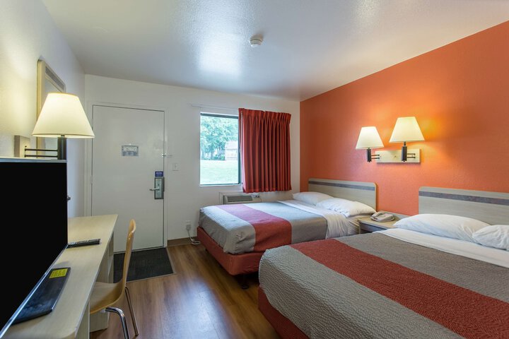 Room 13 of 33