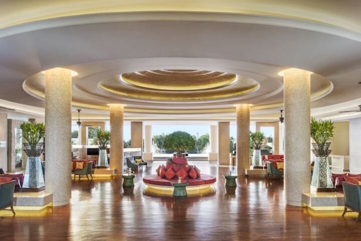 Ballroom/Hall 127 of 170