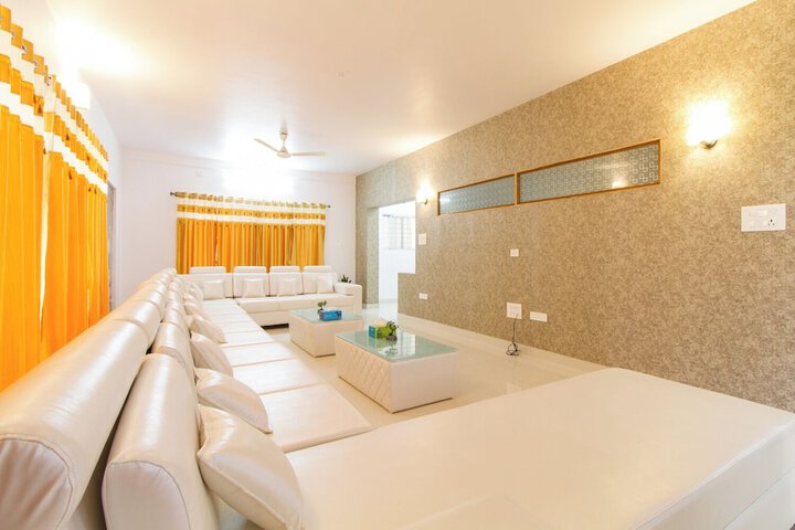 Room 8 of 10