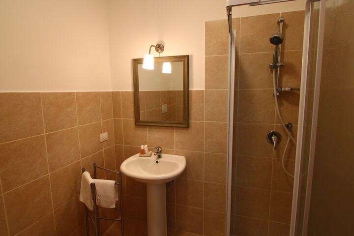 Room 9 of 42