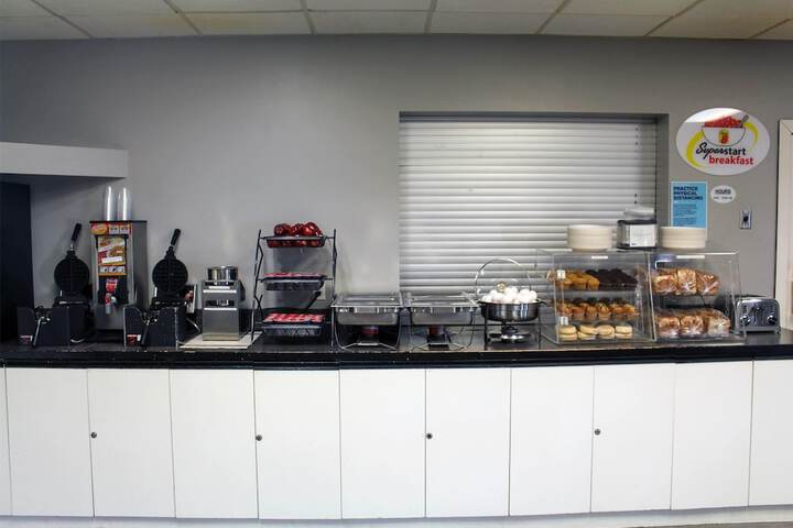 Breakfast/Coffee Service 101 of 104