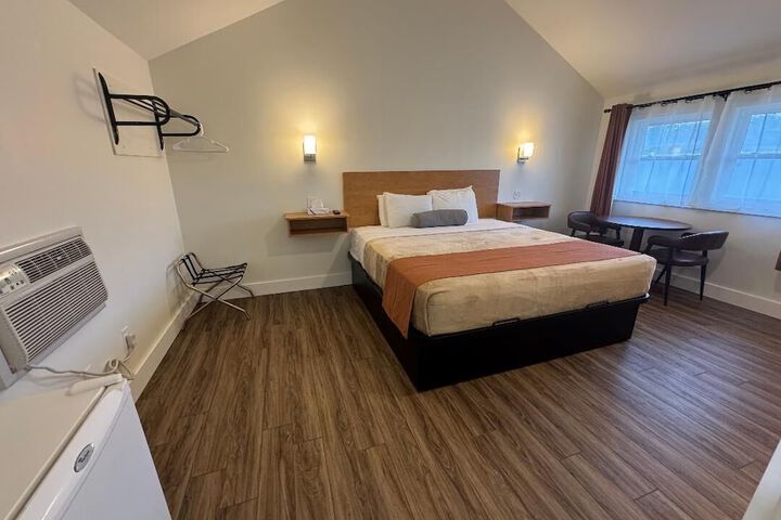 Room 35 of 106