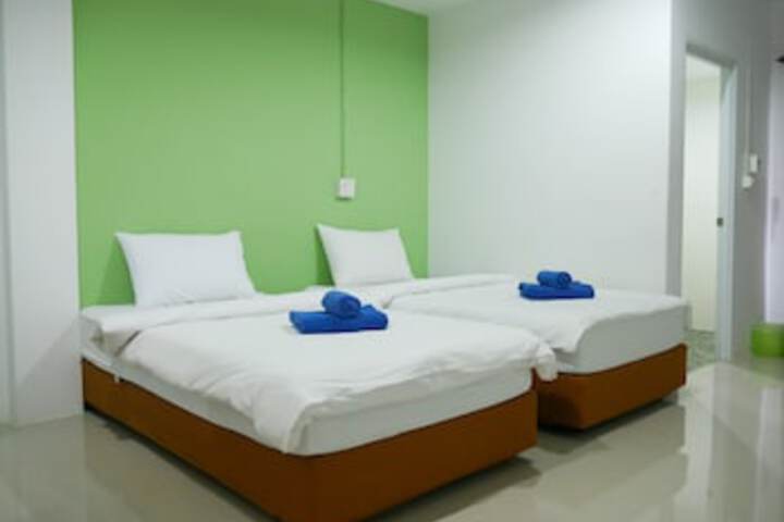 Room 27 of 38