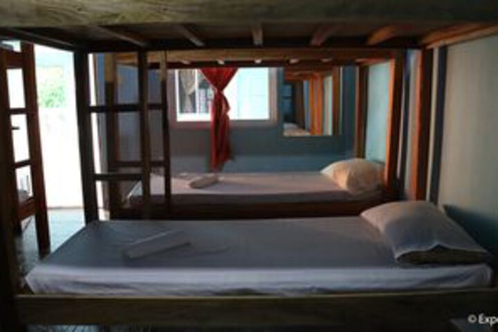 Room 10 of 32