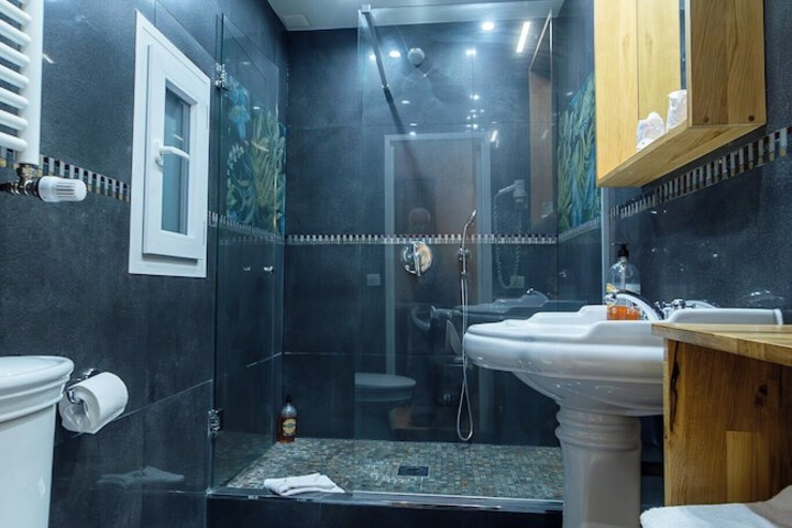 Room 14 of 23