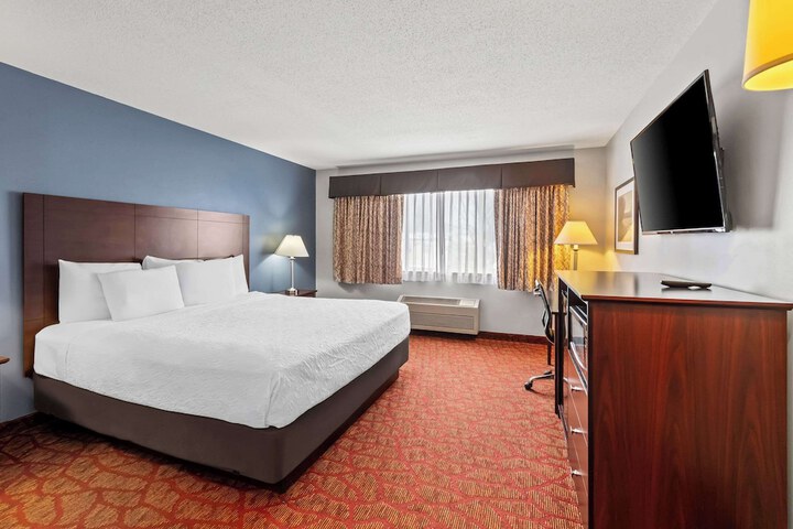 1 King Bed (9 of 15)