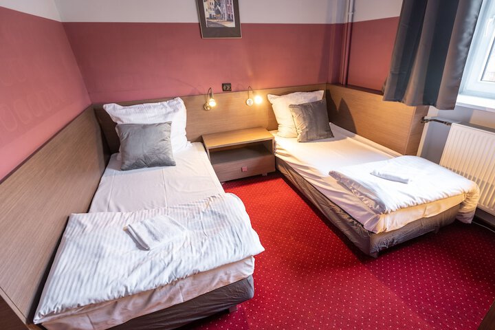 Room 8 of 12