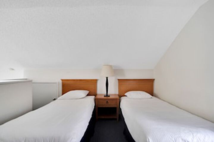 Room 190 of 984