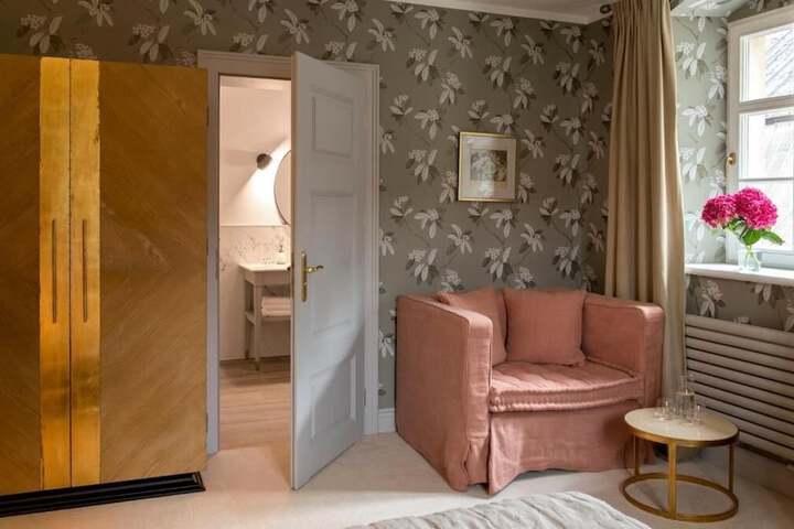 Room 17 of 95