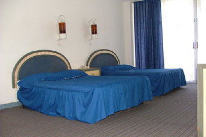 Room 5 of 13