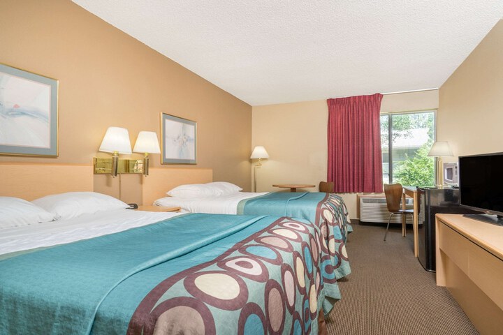 Standard Room, King or Two Doubles (3 of 3)