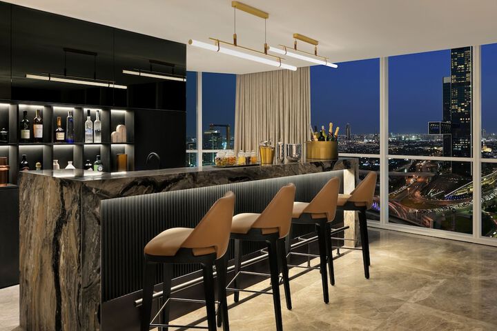 Lounge 103 of 120