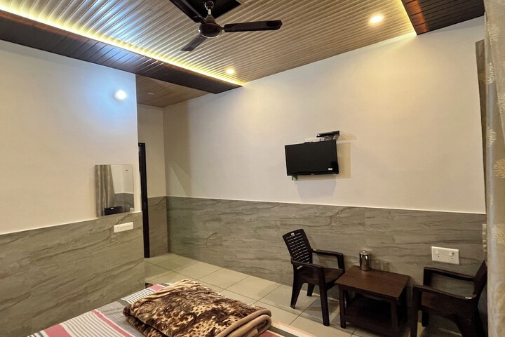 Room 5 of 30