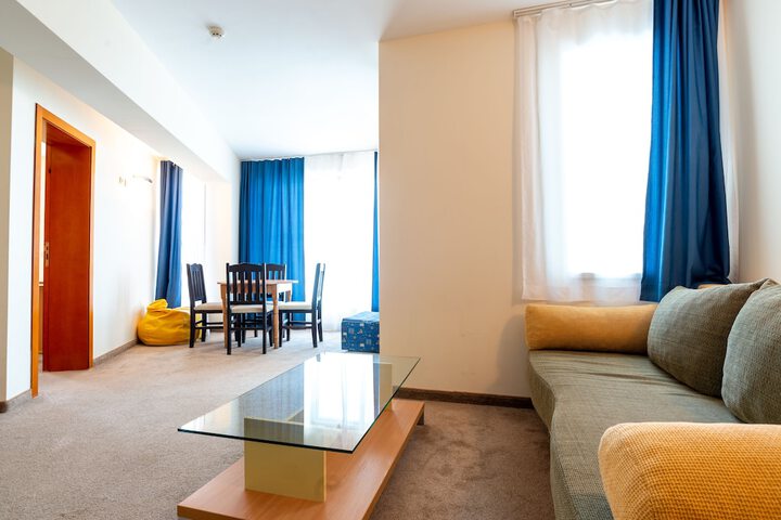 Room 32 of 85