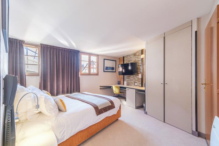 Room 16 of 28