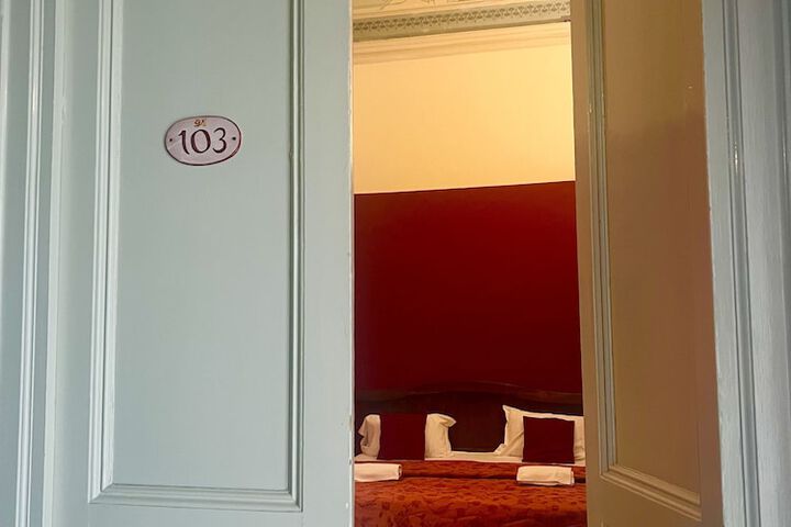 Room 25 of 40