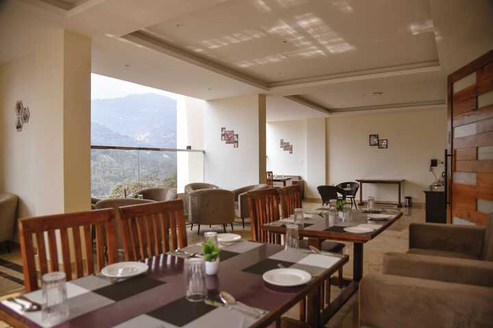 Dining 17 of 22