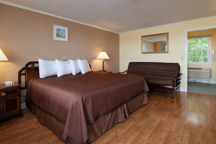 Room 9 of 29
