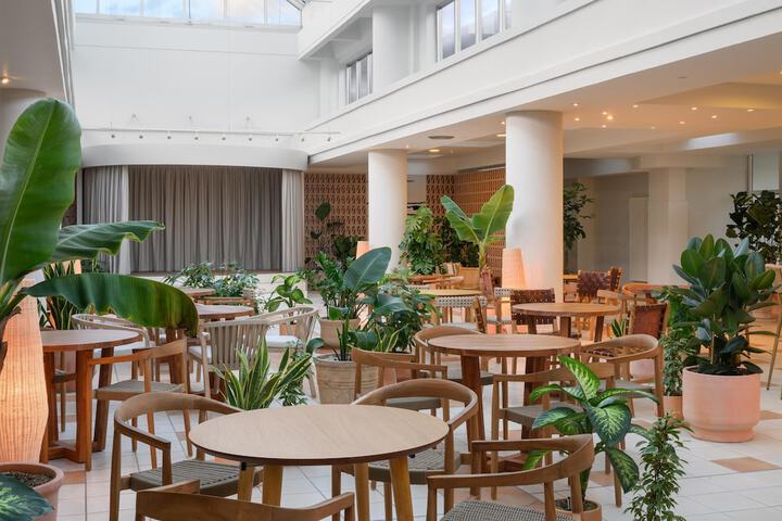 Entrance & Lobby