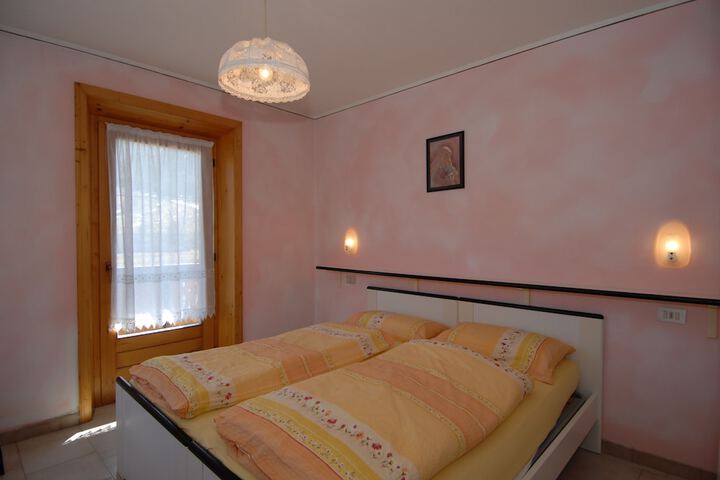 Room 2 of 7