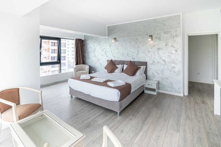 Room 12 of 34