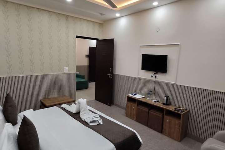 Room 33 of 56