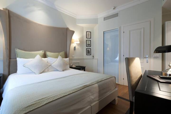 Room 14 of 66